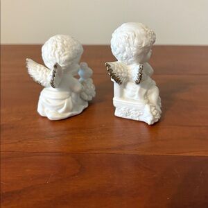 Vigor Set of 2 White Angel Cherub Figurines Flowers Vintage